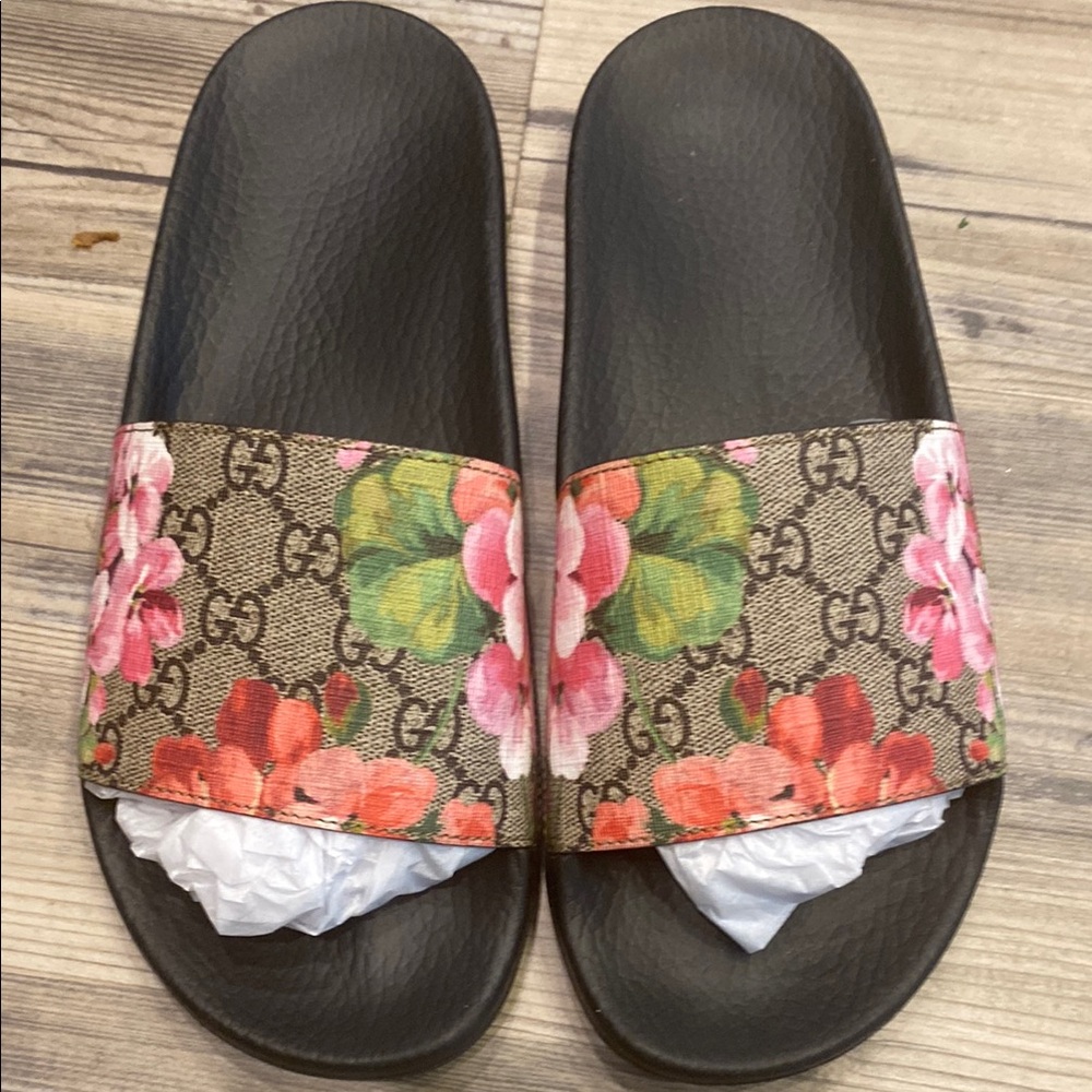 Gucci GG Supreme Blooms Slides Size 40 - Like New!